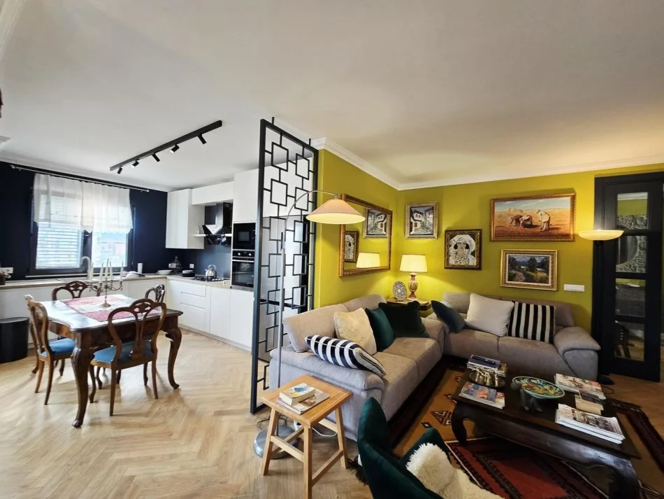 Tirane, shitet apartament 3+1 , 188 m² (bllok)