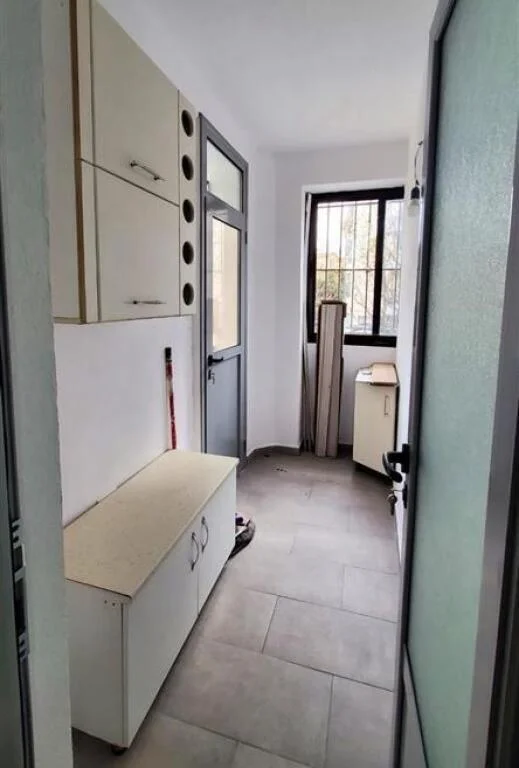 Tirane, jepet me qera apartament 1+1+Ballkon Kati 1, 65 m² 550 € (don Bosko)