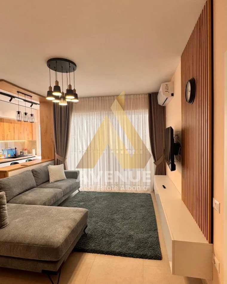 Tirane, jepet me qera apartament 1+1 , 750 € (Myslym Shyri)