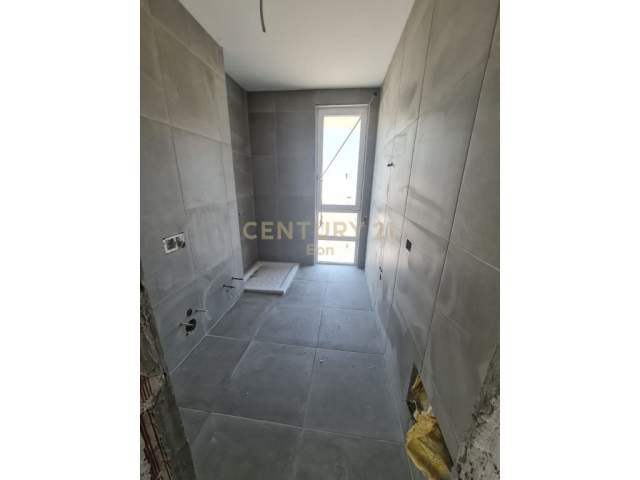 Gjiri Lalezit, SHITET APARTAMENT 2+1+2 NE RESIDENCEN SAN PIETRO, Kati 1, 105 m² 178.000 e