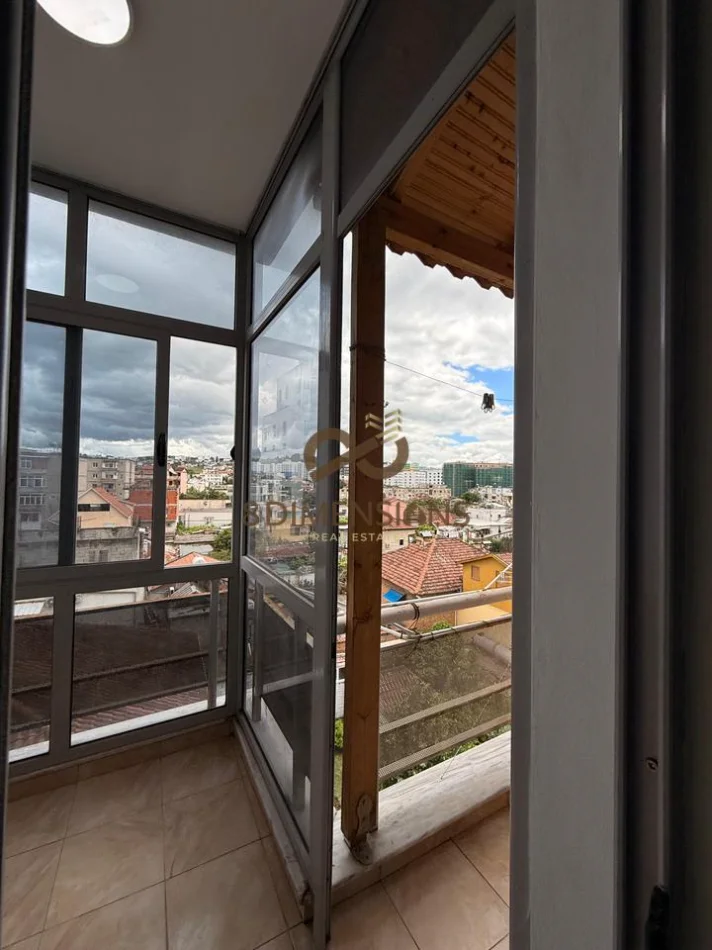 Tirane, shitet apartament 1+1+Ballkon Kati 5, 64 m² 135.000 € (ali demi)