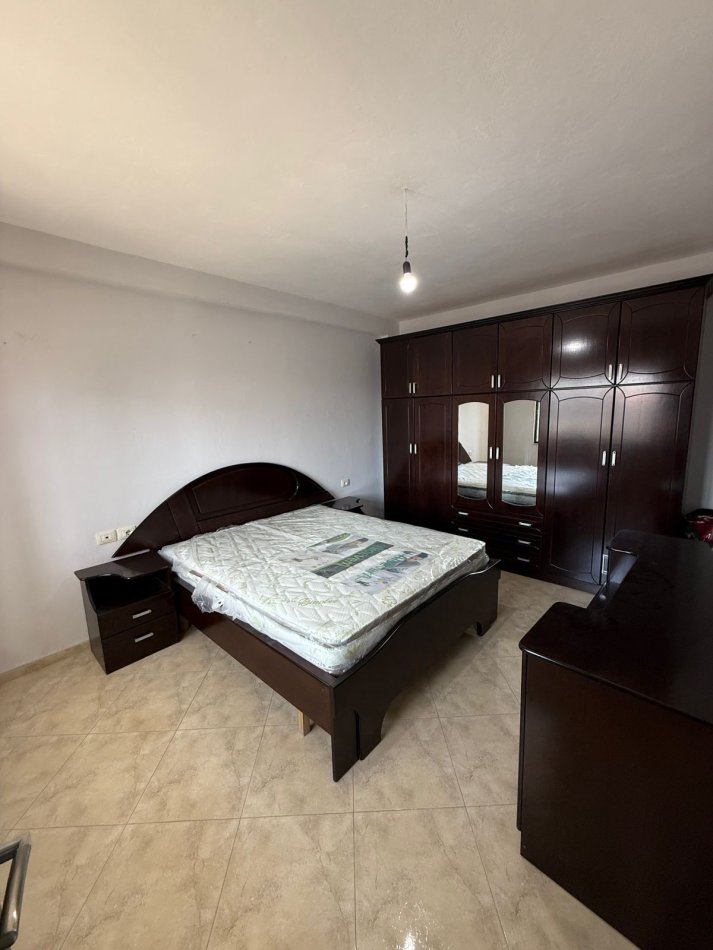 Tirane, jepet me qera apartament 2+1+Ballkon Kati 5, 400 € (Stacioni fundit Fresk)