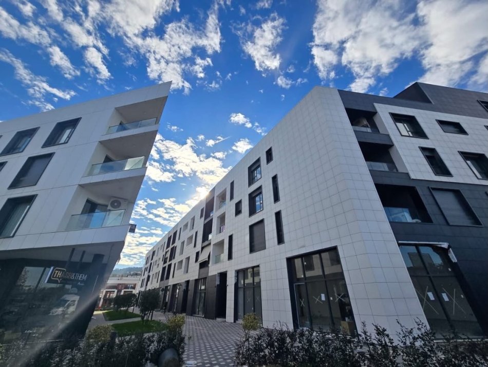 Tirane, shitet apartament 2+1 , 95 m² (Liqeni thate)