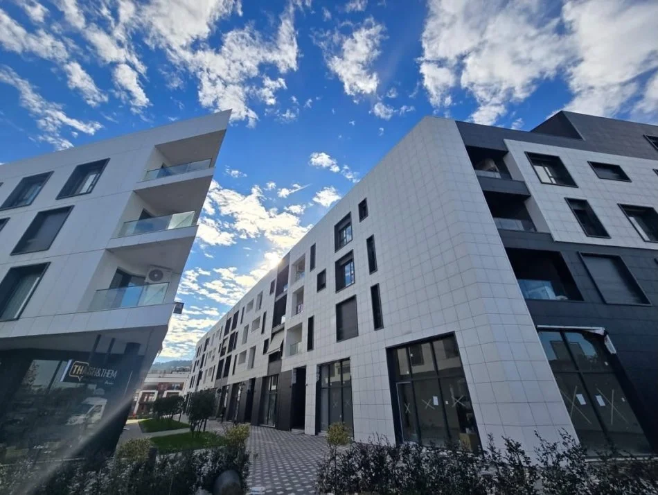 Tirane, shitet apartament 2+1 , 95 m² (Liqeni thate)