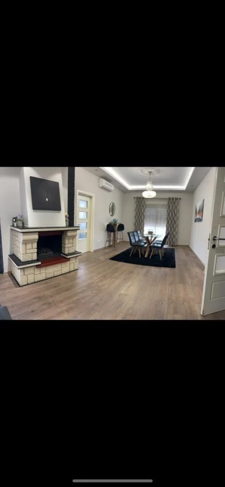 Tirane, jepet me qera Vile 4 Katshe kati i fundit penthouse, 750 m² 5.000 € (Rruga 5 Maji)