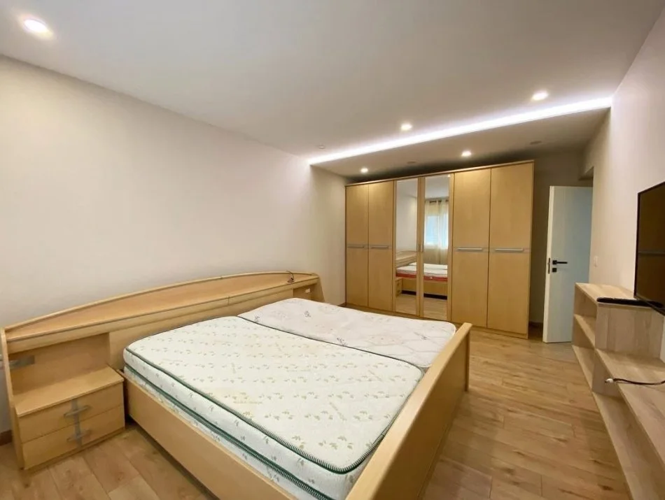 Tirane, shitet apartament 2+1 , 87 m² 239.000 € 
