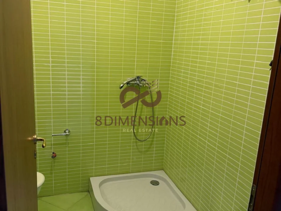 Tirane, jepet me qera apartament 2+1+Ballkon Kati 2, 107 m² 700 € (ish stacioni i trenit)