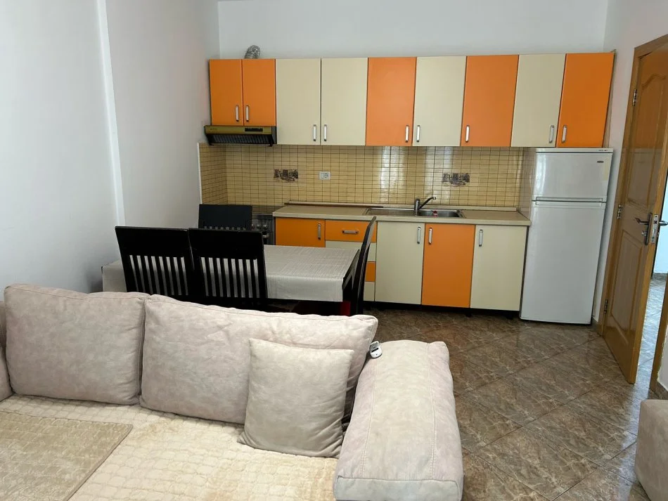 Tirane, jepet me qera apartament 1+1+Ballkon Kati 5, 57 m² 550 € (Bulevardi Gjergj Fishta)