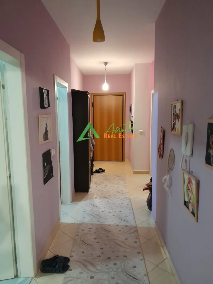 Tirane, jepet me qera apartament 2+1+Ballkon Kati 3, 120 m² 600 € (Komuna e Parisit)