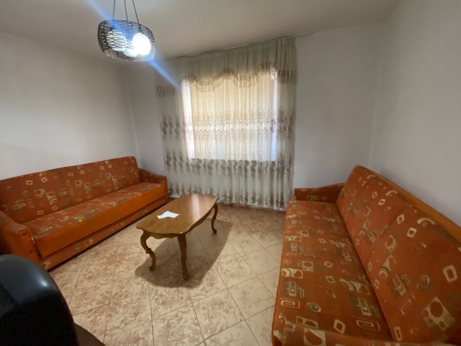 Tirane, jepet me qera apartament 2+1+Aneks+Ballkon Kati 1, 80 m² 450 € (Rr. Sitki Cico perballe Maternitetit te Brryli)