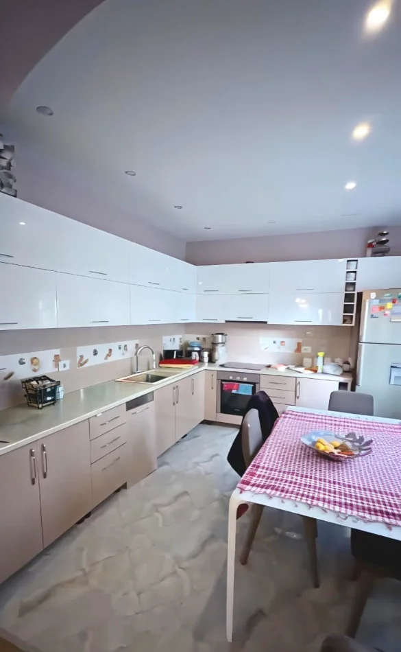 Tirane, shitet apartament 3+1 Kati 1, 128 m² 280.000 € (Komuna e Parisit)