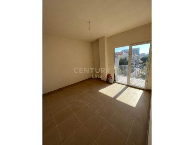 Shitet apartament 2+1 Shkolla e Bashkuar! Kati 4, 93 m² 97.000 Euro (Rruga e Dibres))