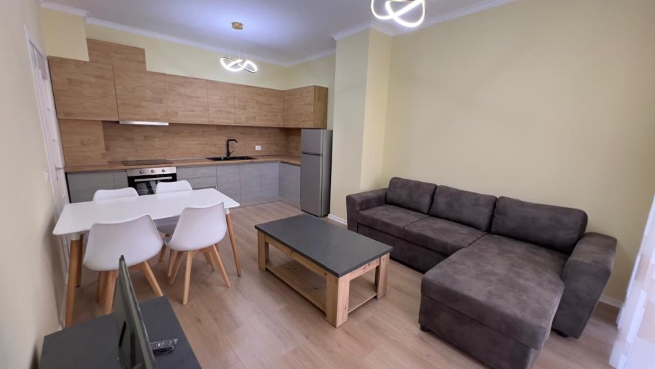 Tirane, jepet me qera apartament 2+1 Kati 4, 95 m² 550 € (GRAND GALLERIA)