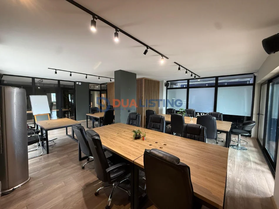 Tirane, jepet me qera ambjent biznesi , 250 m² 3.000 € (Mine Peza)