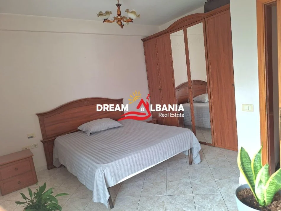 Tirane, jepet me qera apartament 3+1 Kati 5, 120 m² 700 € (Siri Kodra)