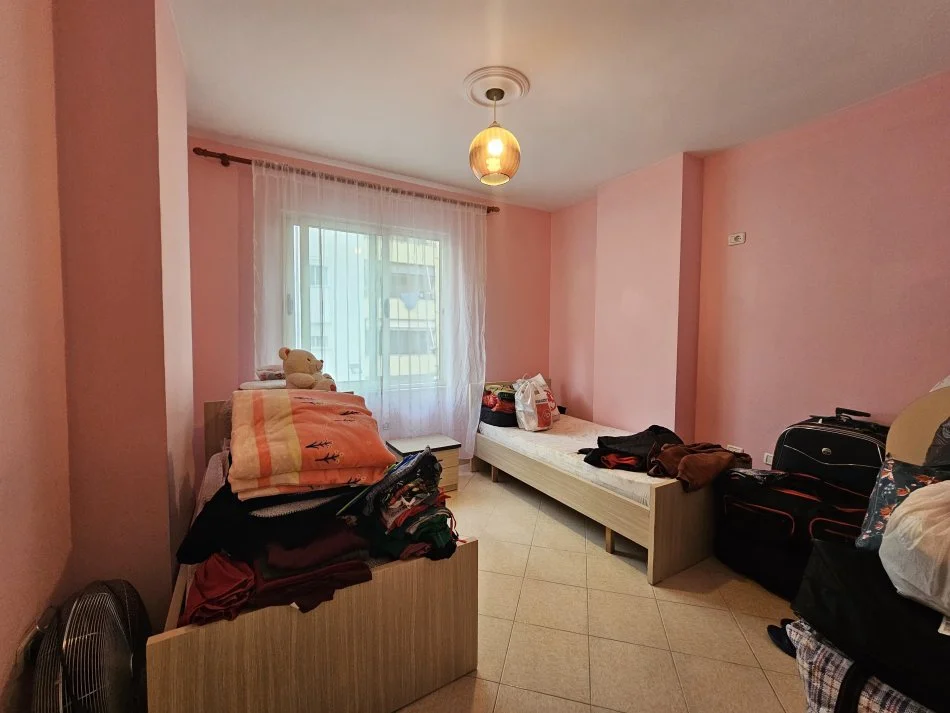 Tirane, jepet me qera apartament 2+1+Ballkon Kati 2, 100 m² 450 € (Yzberisht, Nela 3)