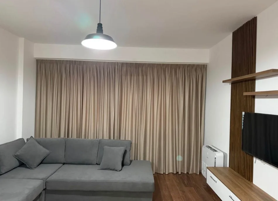 Tirane, jepet me qera apartament 1+1 Kati 5, 75 m² 450 € (Astir)