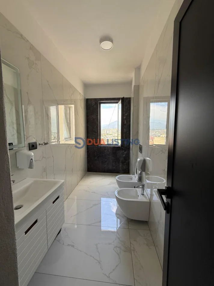 Tirane, jepet me qera ambjent biznesi , 250 m² 3.000 € (Mine Peza)