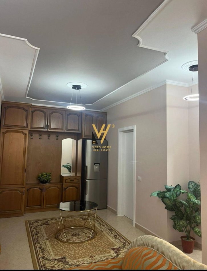 Tirane, jepet me qera apartament 2+1+Ballkon Kati 8, 85 m² 650 € (VASIL SHANTO)