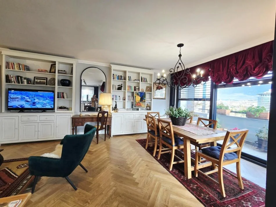 Tirane, shitet apartament 3+1 , 188 m² (bllok)