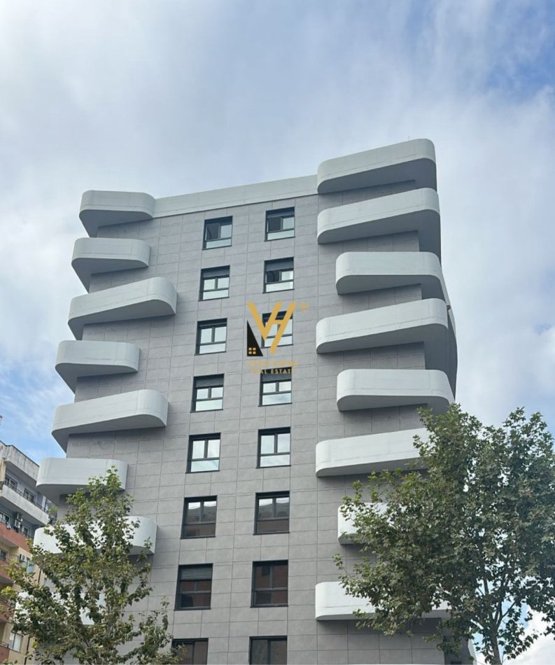 Tirane, shitet apartament 2+1+Ballkon Kati 7, 117 m² 135.000 € (KAMEZ)