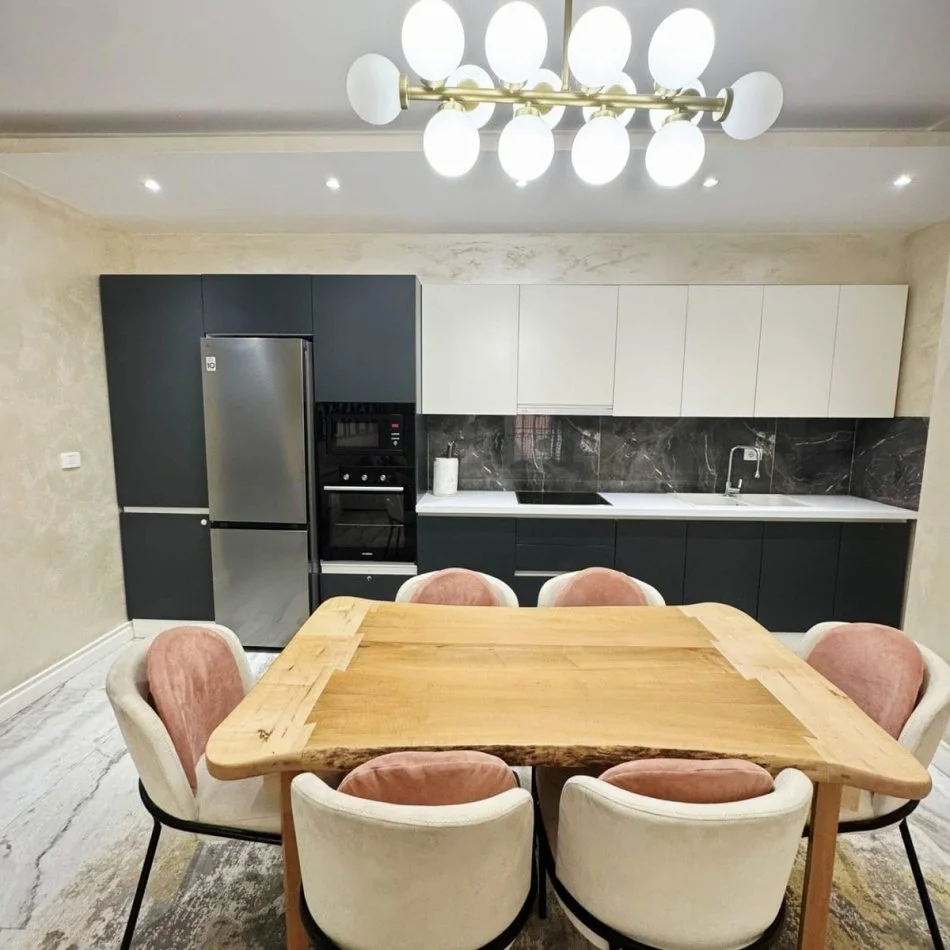 Tirane, shitet apartament 2+1 , 117 m² 