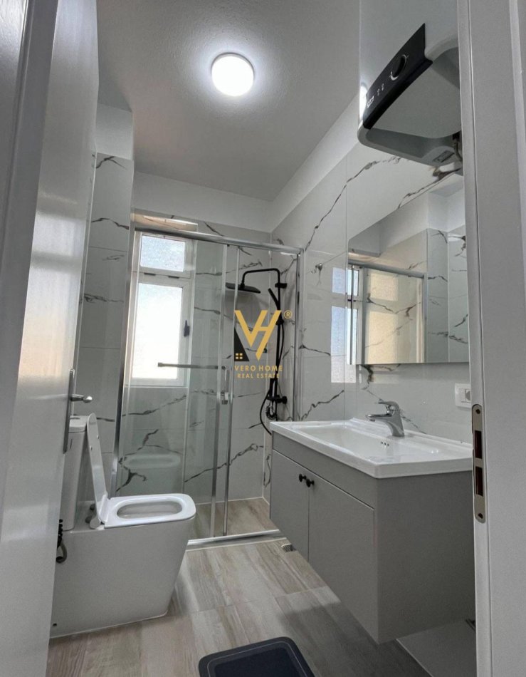 Tirane, jepet me qera apartament 2+1+Ballkon Kati 8, 85 m² 650 € (VASIL SHANTO)