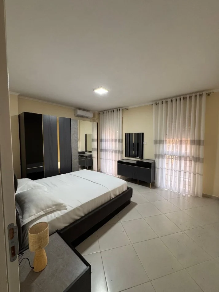 Tirane, jepet me qera apartament 2+1+Ballkon Kati 5, 100 m² 850 € 