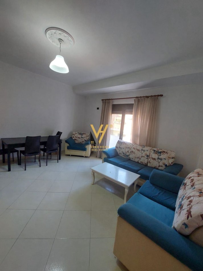 Tirane, jepet me qera apartament 2+1+Ballkon Kati 3, 85 m² 450 € (SHKOLLA BAJRAM CURRI)
