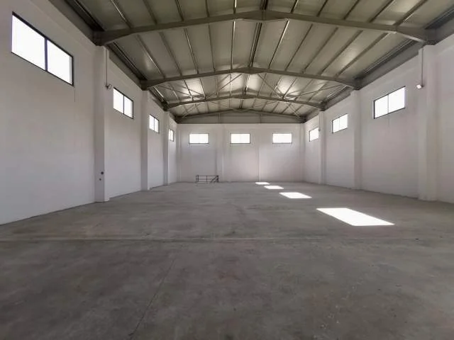 Tirane, jepet me qera magazine Kati 2, 1.150 m² 4.600 Euro (Vore)