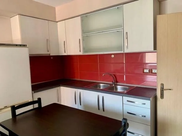 Tirane, jepet me qera apartament 1+1+Ballkon , 70 m² 370 € (Vangjel capo)