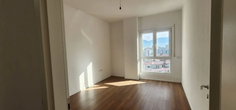 Tirane, shitet apartament 2+1+Ballkon Kati 10, 98 m² 255.000 € (tek Rruga e Barrikadave)