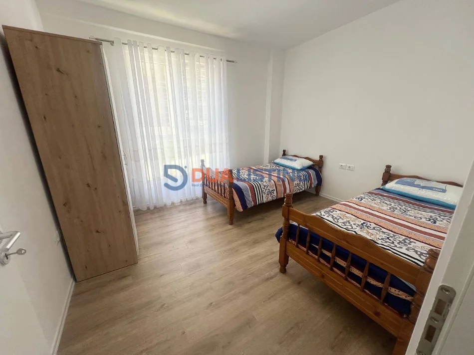 Tirane, jepet me qera apartament 2+1 , 94 m² 450 € (Paskuqan)