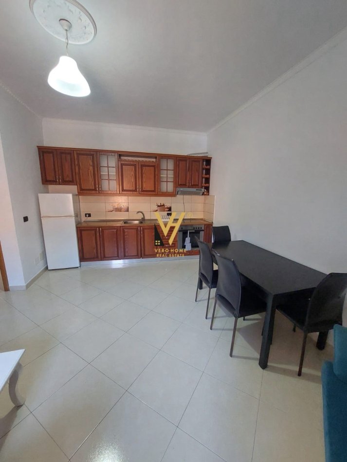 Tirane, jepet me qera apartament 2+1+Ballkon Kati 3, 85 m² 450 € (SHKOLLA BAJRAM CURRI)