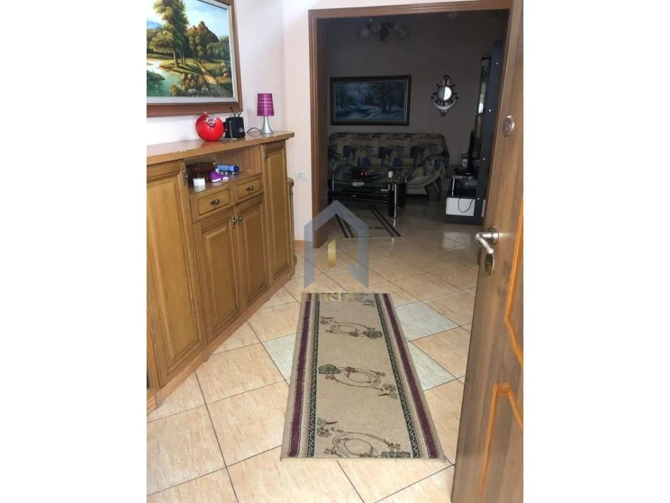 Tirane, shitet apartament 2+1+Ballkon Kati 6, 91 m² 220.000 € (Rruga E Elbasanit)