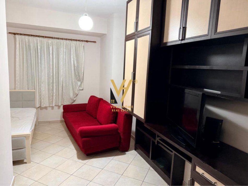 Tirane, jepet me qera apartament 2+1+Ballkon Kati 2, 100 m² 460 € (YZBERISHT)
