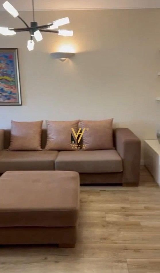 Tirane, jepet me qera apartament 2+1+Ballkon Kati 2, 120 m² 1.000 € (SHALLVARET)