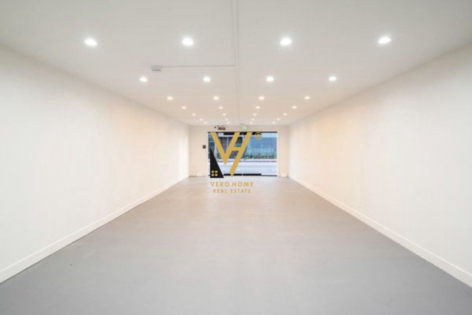 Tirane, jepet me qera dyqan Kati 0, 80 m² 650 € (VASIL SHANTO)