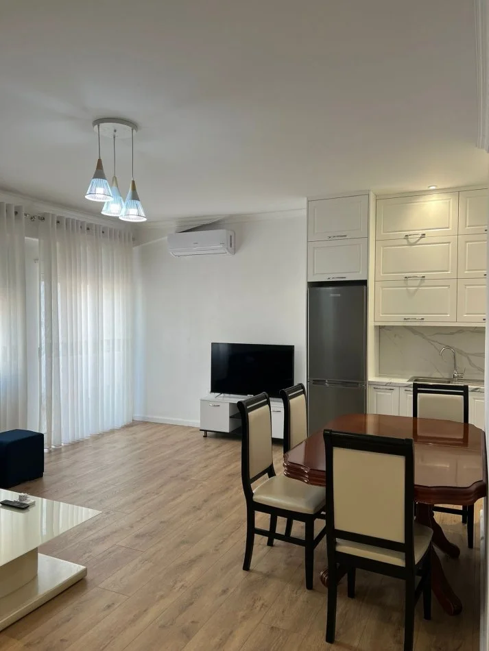Tirane, jepet me qera apartament 1+1 Kati 5, 80 m² 400 € (Fresk)