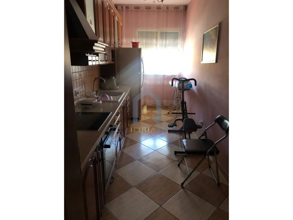 Tirane, shitet apartament 2+1+Ballkon Kati 6, 91 m² 220.000 € (Rruga E Elbasanit)