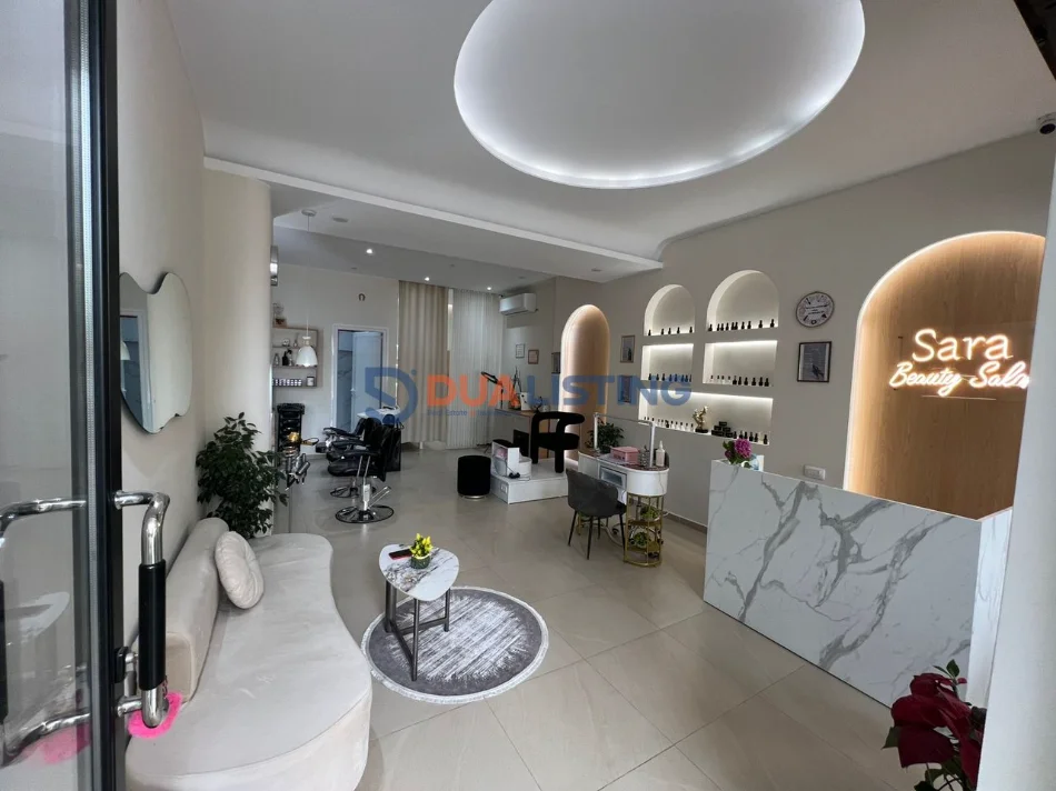 Tirane, jepet me qera ambjent biznesi , 45 m² 1.200 € (Square 21)