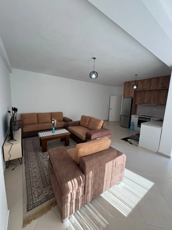 Tirane, jepet me qera apartament 2+1+Ballkon Kati 3, 100 m² 350 € (rruga Ramazan Gaxherri)
