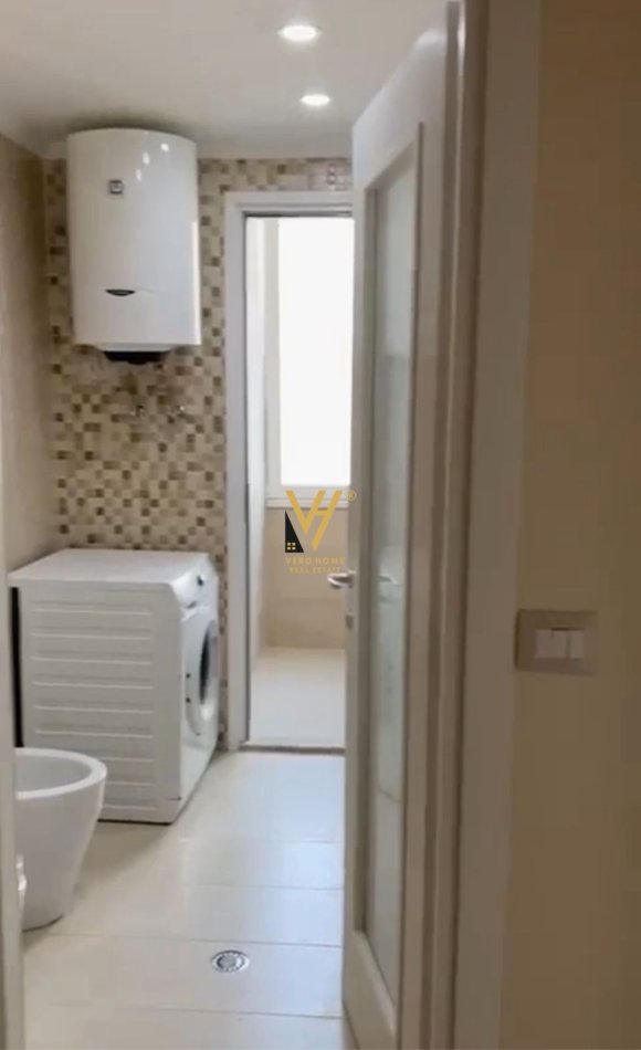 Tirane, jepet me qera apartament 2+1+Ballkon Kati 2, 120 m² 1.000 € (SHALLVARET)