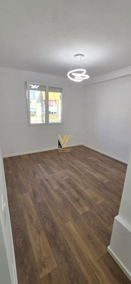 Tirane, shitet apartament 1+1+Ballkon Kati 4, 59 m² 140.000 € (21 DHJETORI)