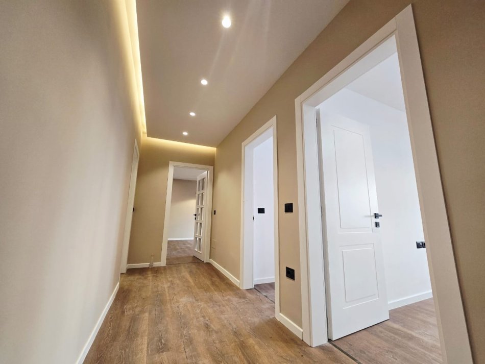 Tirane, shitet apartament 2+1 , 101 m² 255.000 € (Komuna e Parisit)