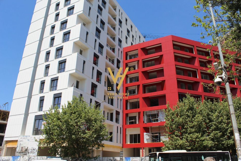 Tirane, jepet me qera zyre Kati 4, 131 m² 650 € (RRUGA E DIBRES)