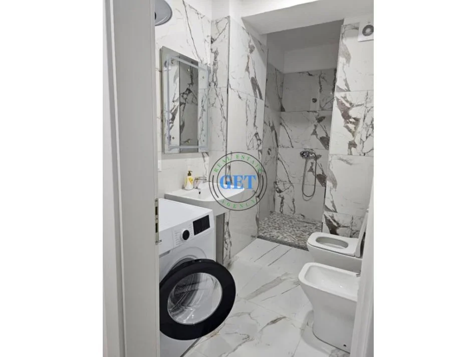 Durres, jepet me qera apartament 1+1 Kati 2, 65 m² 300 € (Prane Spitalit)