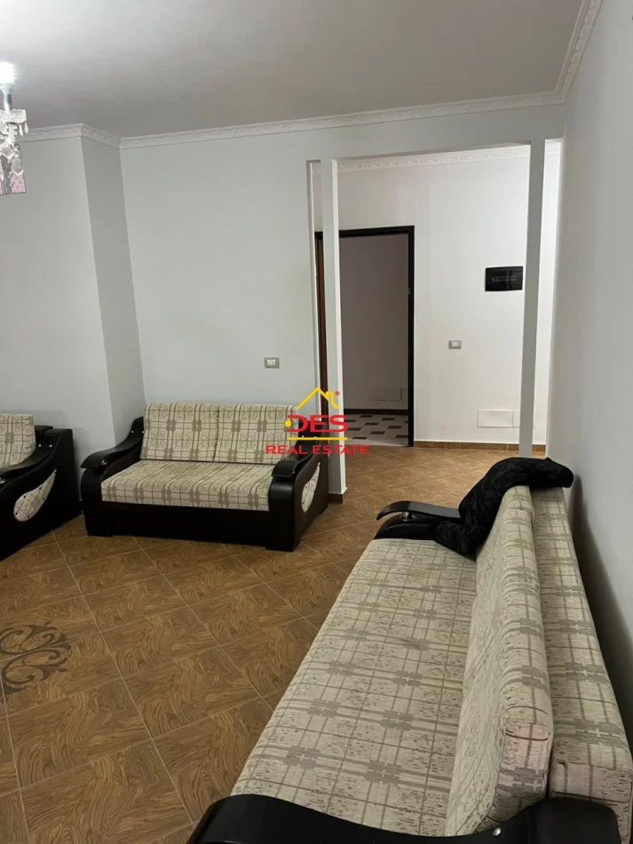 Vlore, jepet me qera apartament 2+1+Ballkon Kati 4, 95 m² 350 € (Rruga Sazani)