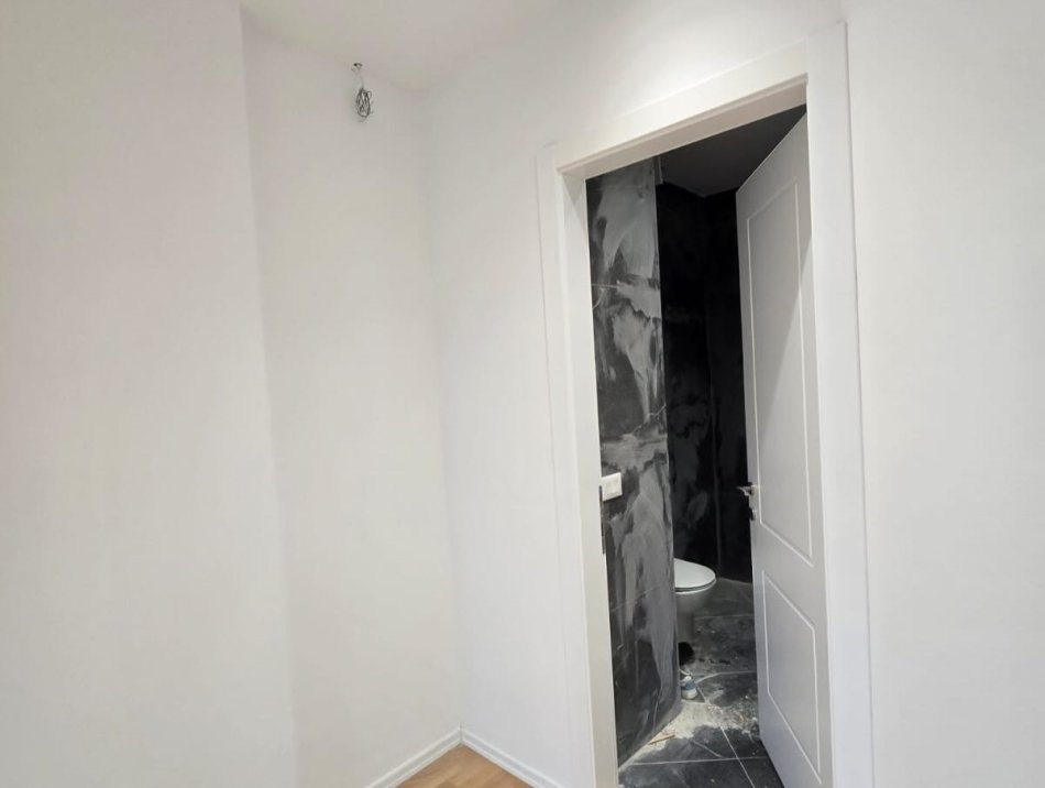 Tirane, shitet apartament 2+1+Ballkon , 150 m² 439.000 € (rruga kosovareve)