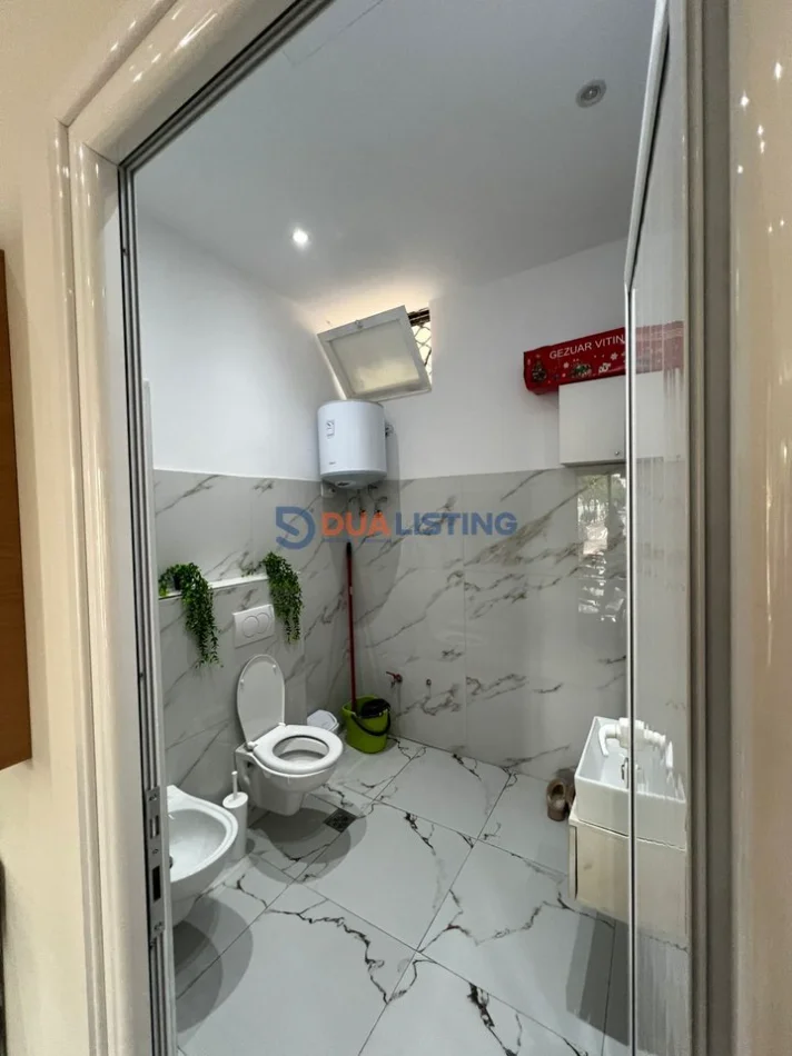 Tirane, jepet me qera ambjent biznesi , 45 m² 1.200 € (Square 21)
